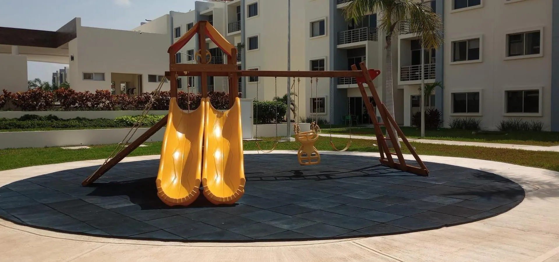 Excellent 2 Bedroom Condo With Pool! Cancún 0*,  Meksyk