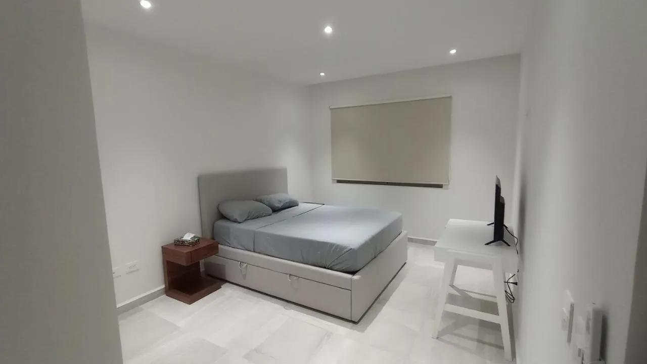 Excellent 2 Bedroom Condo With Pool! Cancun Mexico
